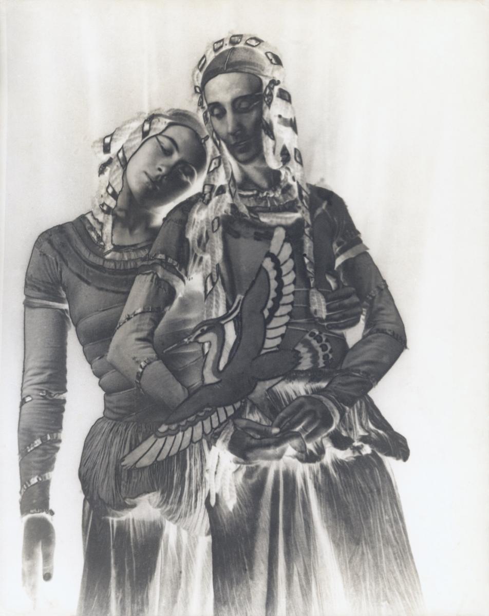 Wandering Eye:A Look Below the Surface - The Magazine Antiques - Vimarsana News